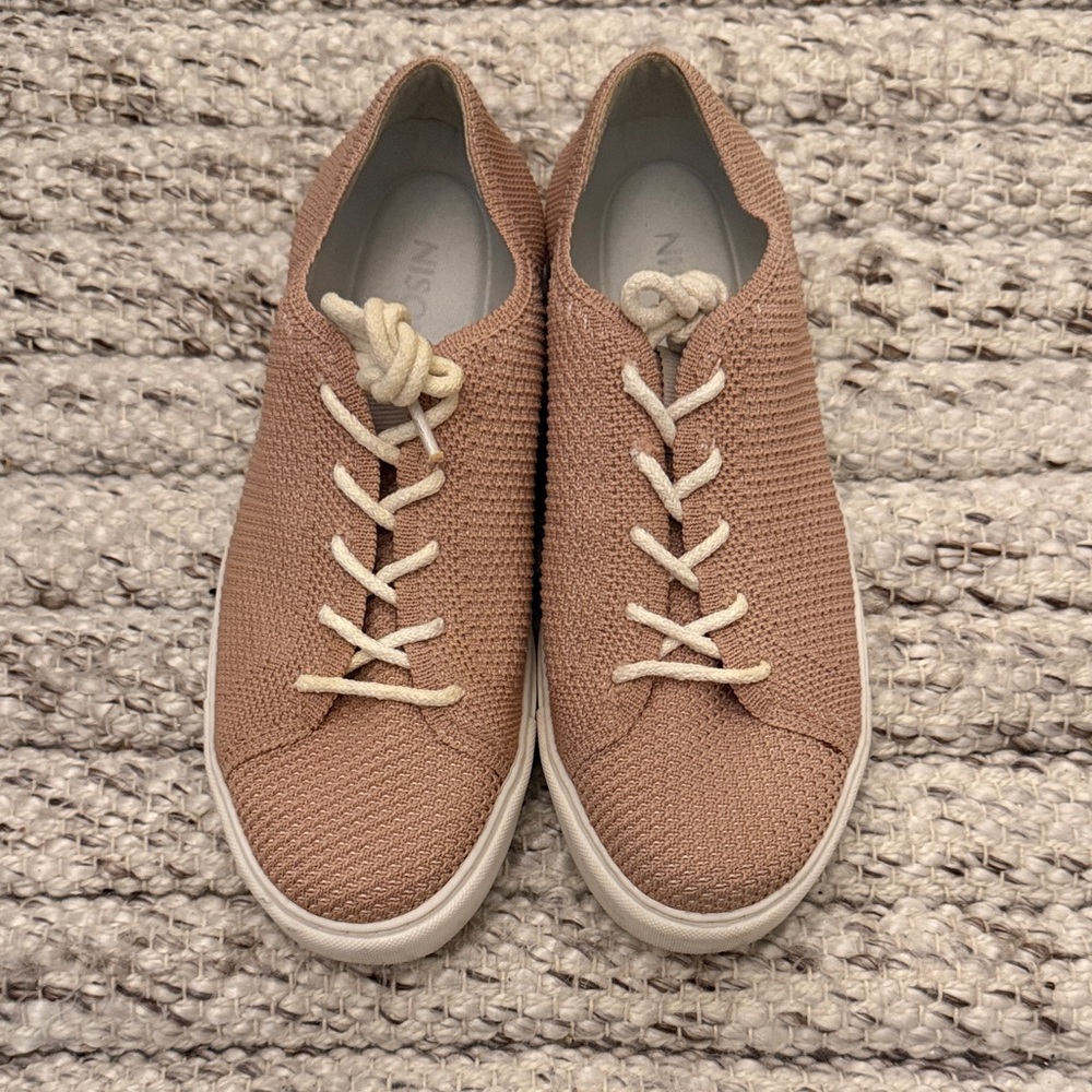 Nisolo Women’s Go-To Eco-Knit Sneaker in Dusty Rose Pink size 6.5